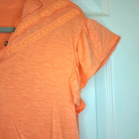 Maurices Coral Peach Ruffle Henley Top Tee Size Medium - Picture 4 of 6
